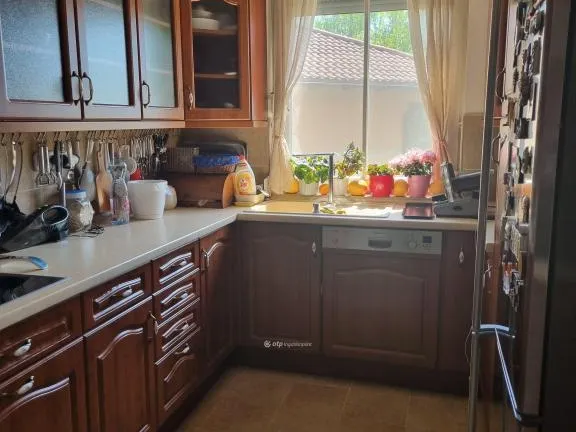 Eladó ház Budapest II. kerület, Máriaremete 320 nm