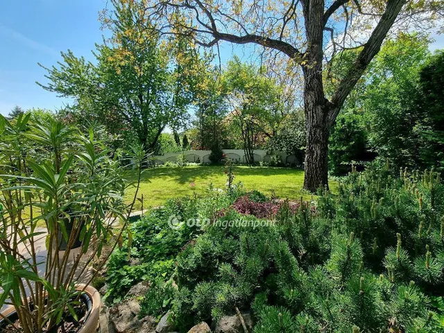 Eladó ház Budapest II. kerület, Máriaremete 320 nm