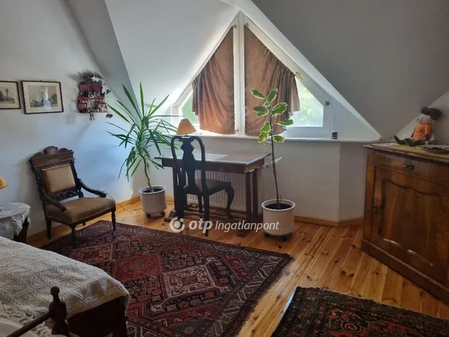 Eladó ház Budapest II. kerület, Máriaremete 320 nm