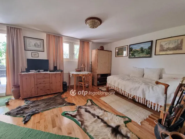 Eladó ház Budapest II. kerület, Máriaremete 320 nm