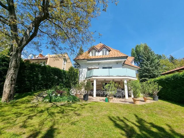 Eladó ház Budapest II. kerület, Máriaremete 320 nm