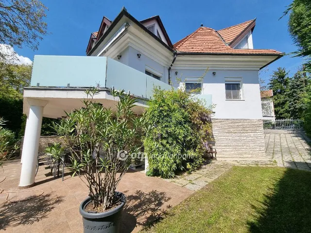 Eladó ház Budapest II. kerület, Máriaremete 320 nm