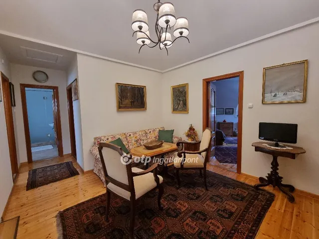 Eladó ház Budapest II. kerület, Máriaremete 320 nm