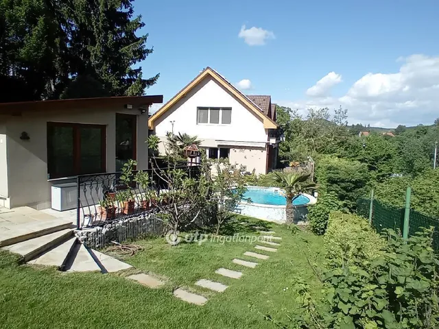 Eladó ház Budapest II. kerület, Budaliget 360 nm