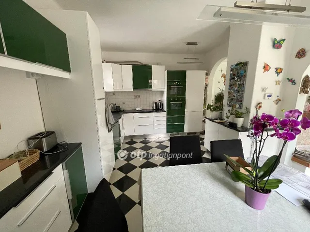 Eladó ház Budapest II. kerület, Budaliget 360 nm