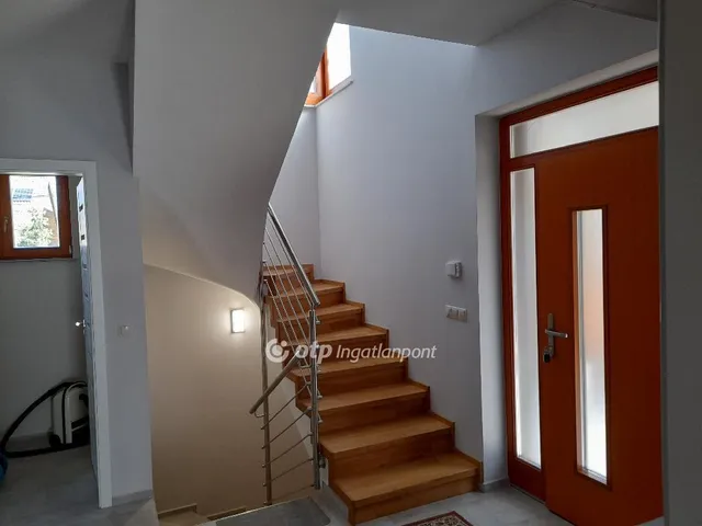 Eladó ház Budapest II. kerület, Erzsébetliget 273 nm