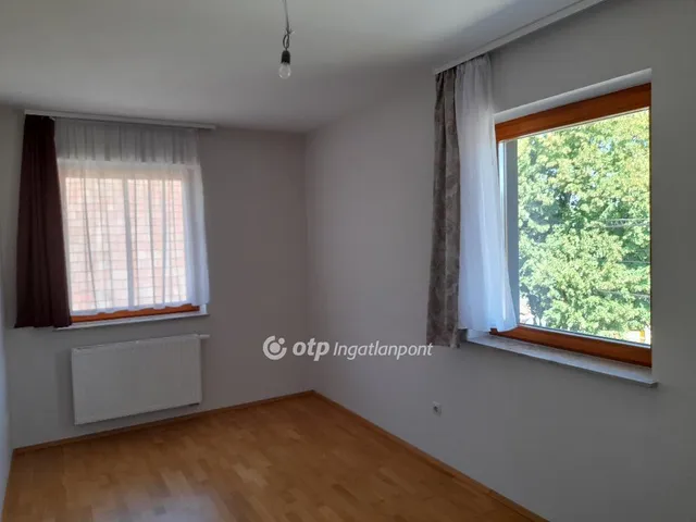 Eladó ház Budapest II. kerület, Erzsébetliget 273 nm