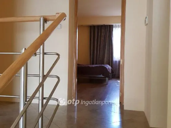 Eladó ház Budapest II. kerület, Petneházyrét 233 nm
