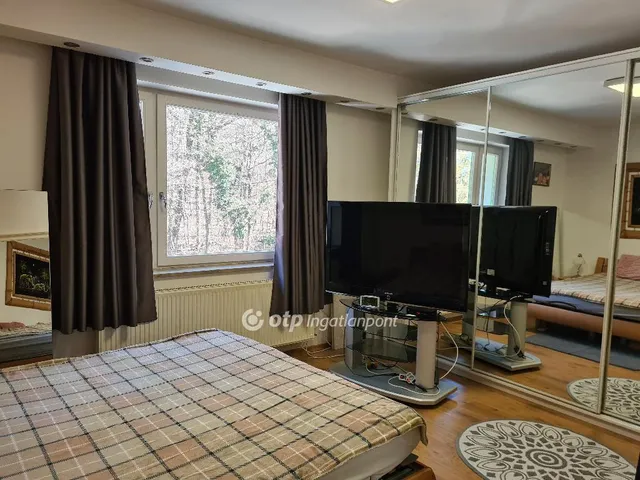 Eladó ház Budapest II. kerület, Petneházyrét 233 nm