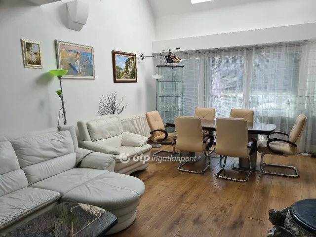 Eladó ház Budapest II. kerület, Petneházyrét 233 nm