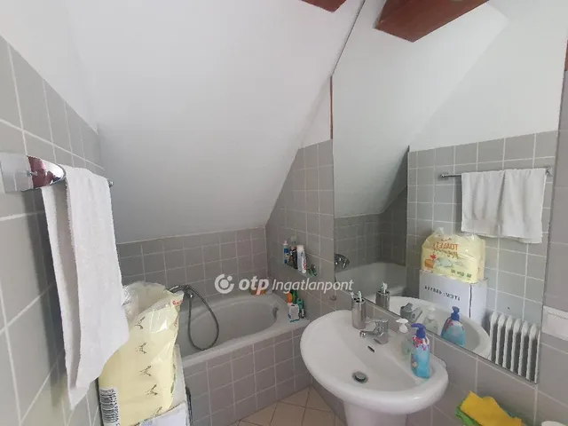 Eladó ház Budapest II. kerület, Petneházyrét 233 nm