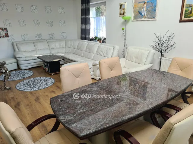 Eladó ház Budapest II. kerület, Petneházyrét 233 nm