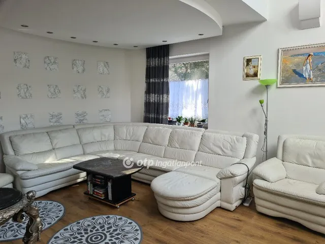 Eladó ház Budapest II. kerület, Petneházyrét 233 nm