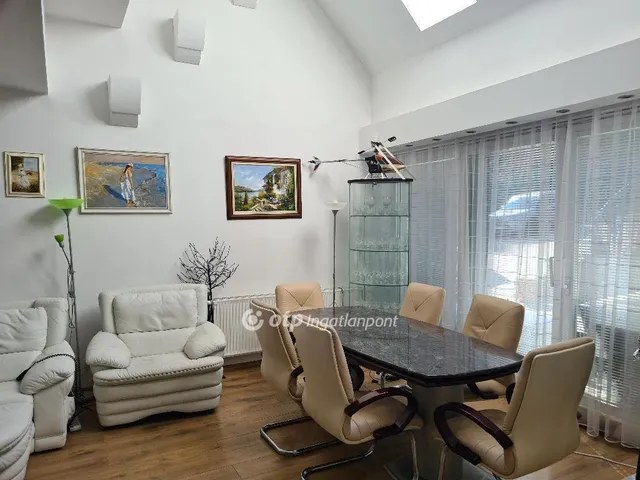 Eladó ház Budapest II. kerület, Petneházyrét 233 nm