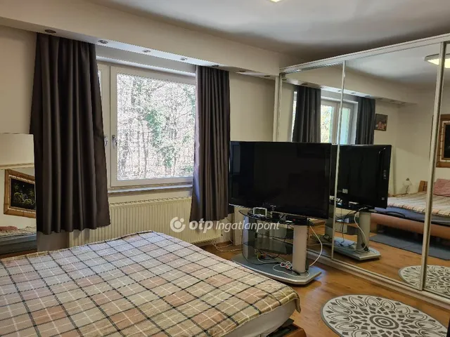 Eladó ház Budapest II. kerület, Petneházyrét 233 nm