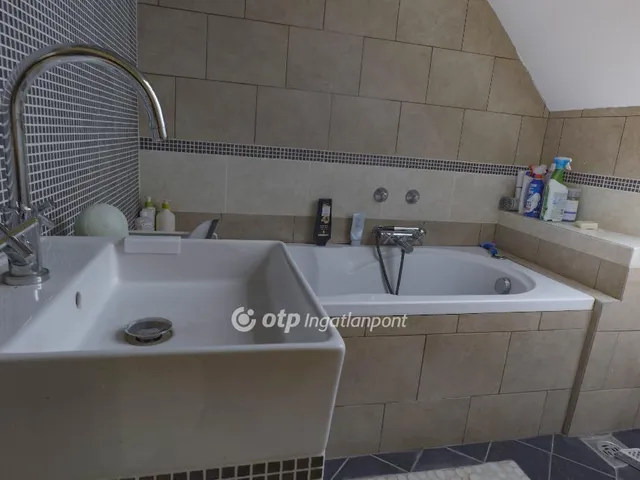 Eladó ház Budapest II. kerület, Csatárka 184 nm