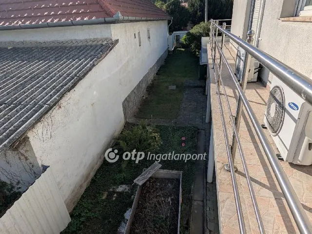 Eladó ház Budapest II. kerület, Széphalom 343 nm