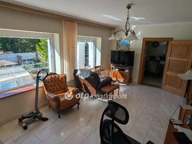 Eladó ház Budapest II. kerület, Széphalom 343 nm