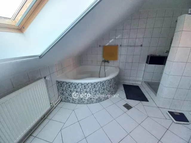 Eladó ház Budapest III. kerület, Békásmegyer-Ófalu 189 nm