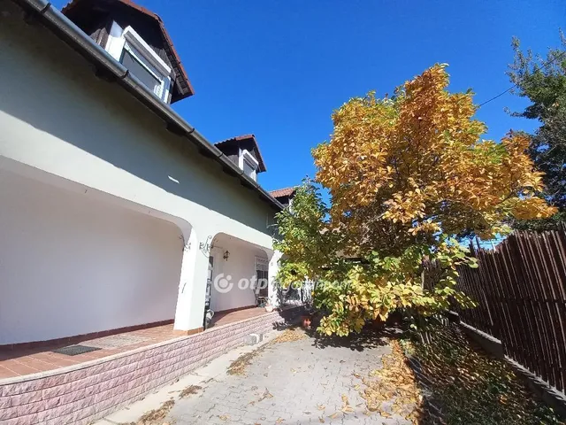 Eladó ház Budapest III. kerület, Békásmegyer-Ófalu 189 nm