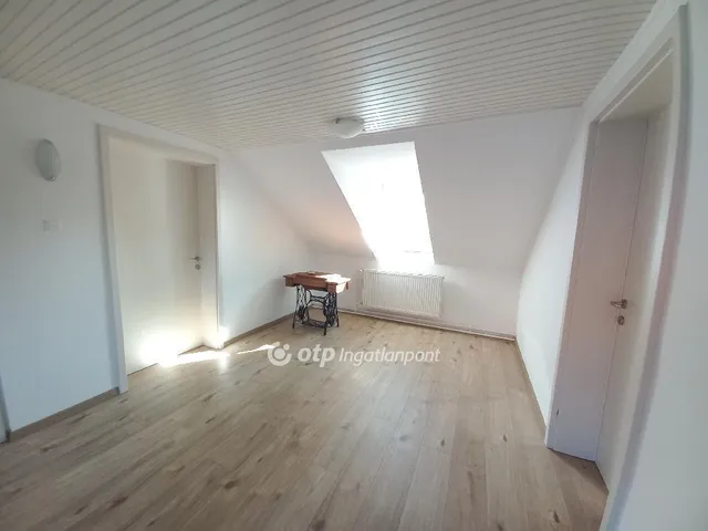 Eladó ház Budapest III. kerület, Békásmegyer-Ófalu 189 nm