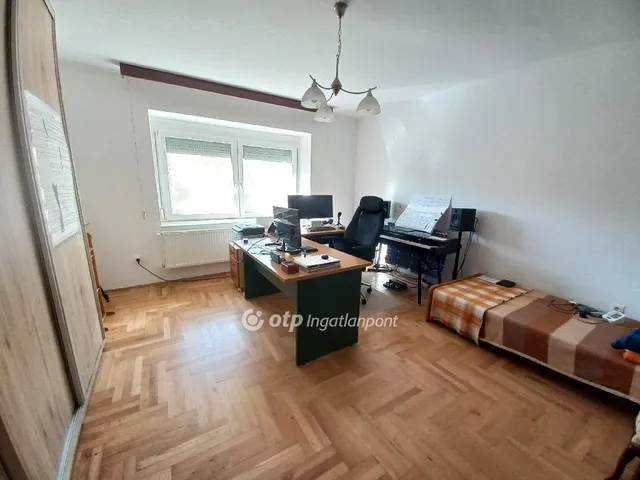 Eladó ház Budapest III. kerület, Békásmegyer-Ófalu 189 nm