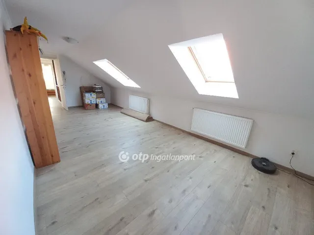 Eladó ház Budapest III. kerület, Békásmegyer-Ófalu 189 nm