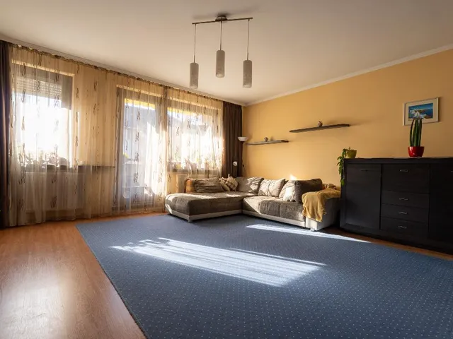 Eladó lakás Budapest III. kerület, Pók utcai lakótelep 73 nm