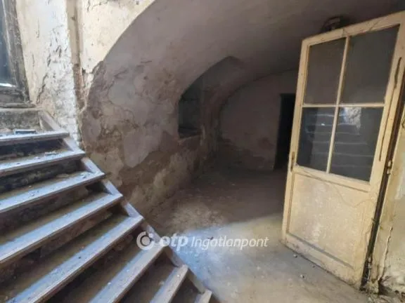 Eladó kereskedelmi és ipari ingatlan Budapest VIII. kerület, Corvin negyed 51 nm