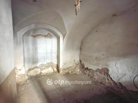 Eladó kereskedelmi és ipari ingatlan Budapest VIII. kerület, Corvin negyed 51 nm