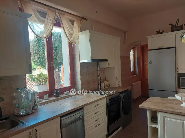 Eladó ház Budapest III. kerület, Testvérhegy 240 nm