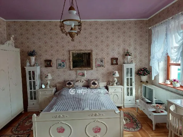 Eladó ház Budapest III. kerület, Testvérhegy 240 nm