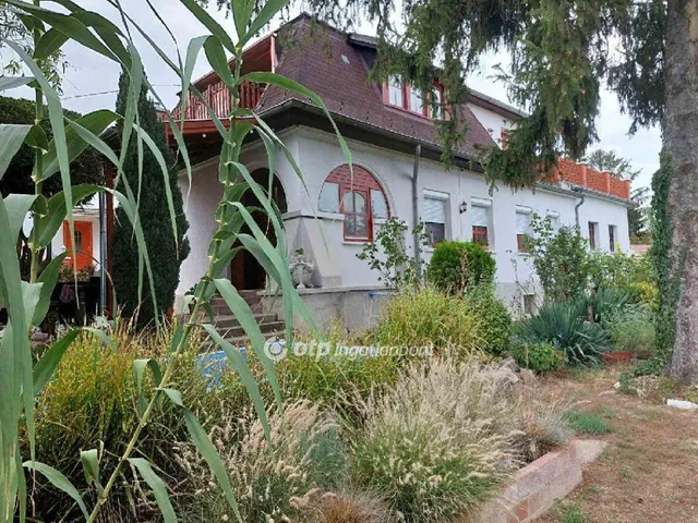 Eladó ház Budapest III. kerület, Testvérhegy 240 nm