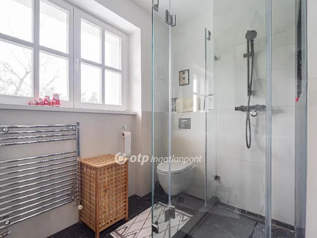 Eladó ház Budapest II. kerület, Szemlőhegy 210 nm