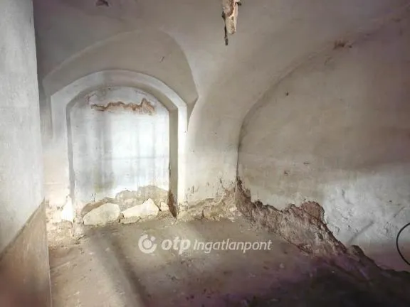 Eladó kereskedelmi és ipari ingatlan Budapest VIII. kerület 51 nm