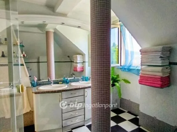 Eladó ház Kisoroszi 333 nm