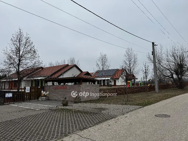 Eladó ház Szigetmonostor 196 nm