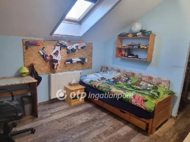 Eladó lakás Üröm 128 nm