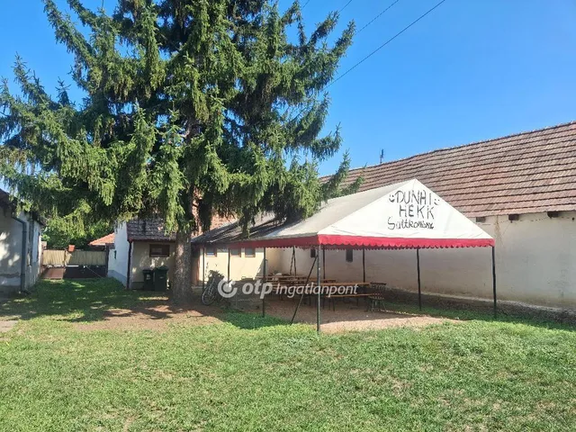 Eladó ház Kisoroszi 200 nm