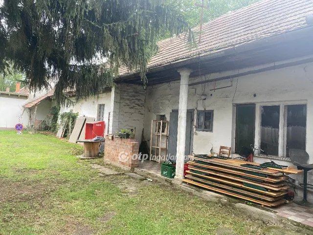 Eladó ház Kisoroszi 200 nm