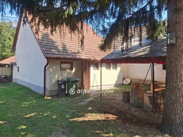 Eladó ház Kisoroszi 200 nm