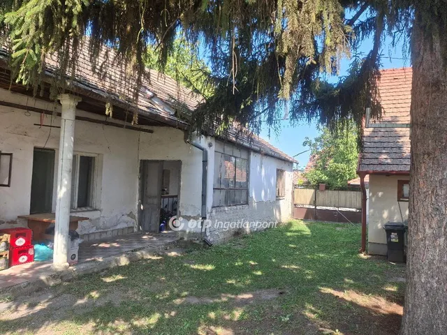 Eladó ház Kisoroszi 200 nm