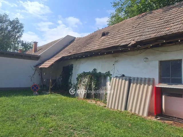 Eladó ház Kisoroszi 200 nm