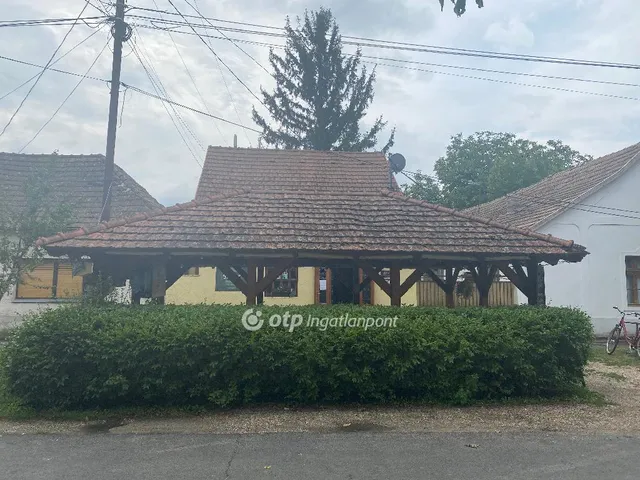 Eladó ház Kisoroszi 200 nm