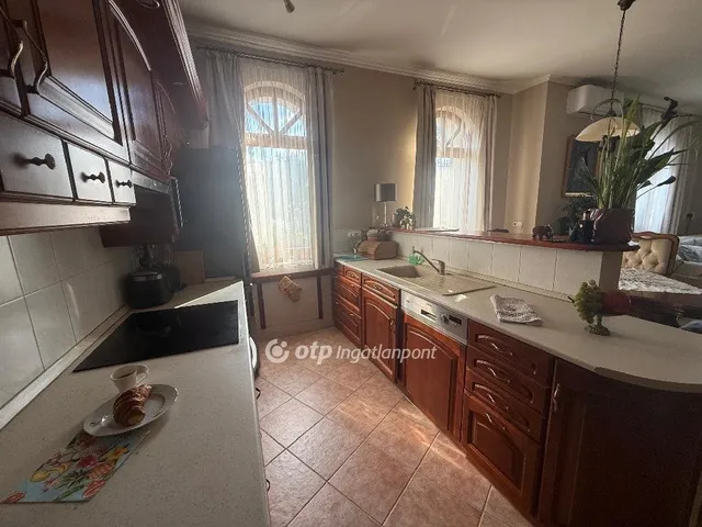 Eladó ház Budapest II. kerület, Hársakalja 135 nm