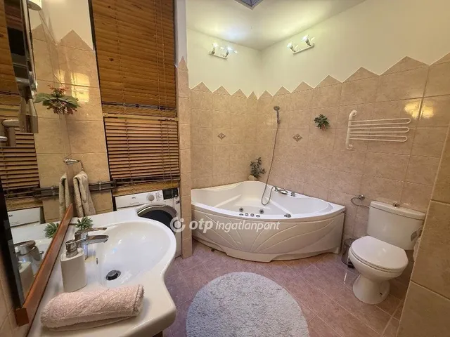 Eladó ház Budapest II. kerület, Hársakalja 135 nm