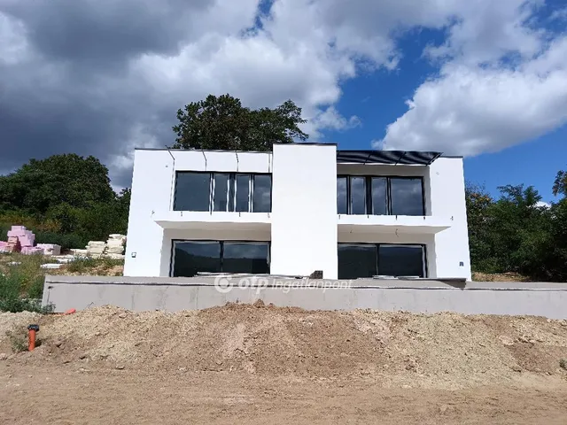 Eladó lakás Budapest III. kerület 202 nm