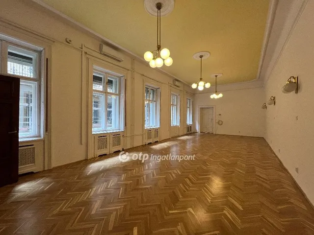 Eladó kereskedelmi és ipari ingatlan Budapest V. kerület, Belváros 250 nm