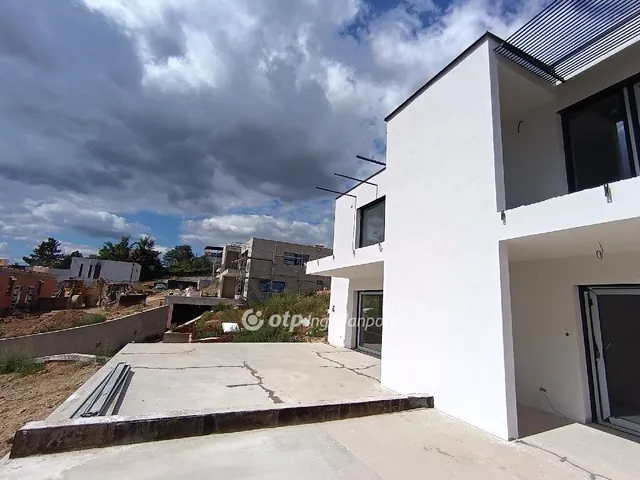 Eladó lakás Budapest III. kerület 202 nm