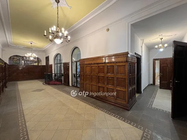Kiadó kereskedelmi és ipari ingatlan Budapest V. kerület 250 nm